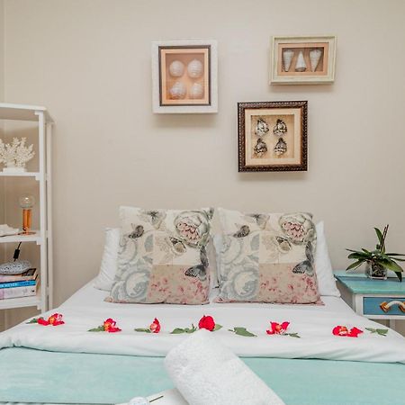 Sea Breeze Hotel Bloubergstrand Room photo