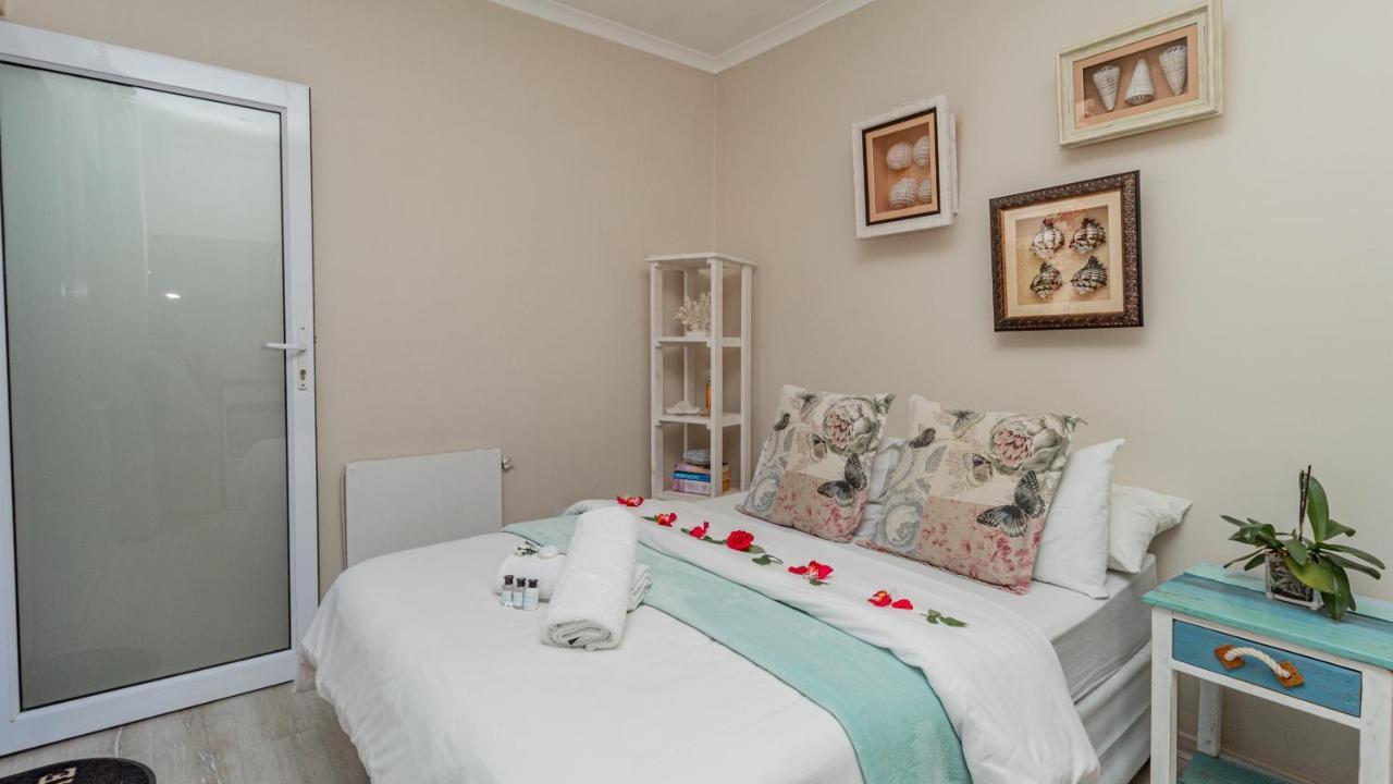 Sea Breeze Hotel Bloubergstrand Exterior photo