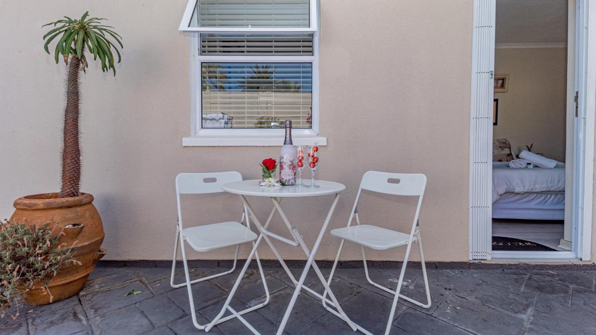 Sea Breeze Hotel Bloubergstrand Room photo